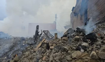 İzmir’de yangın: 3 atölye ve 2 depo zarar gördü