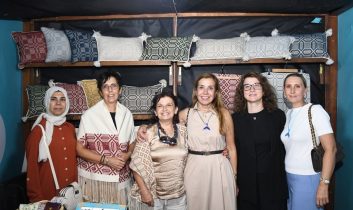 Ayvalık’ta Kadın Emeği Çarşısı’na yoğun ilgi