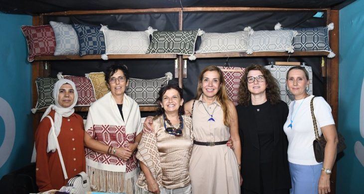 Ayvalık’ta Kadın Emeği Çarşısı’na yoğun ilgi