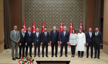 Cumhurbaşkanı, İBB meclis üyelerini Cumhurbaşkanlığı Külliyesinde kabul etti