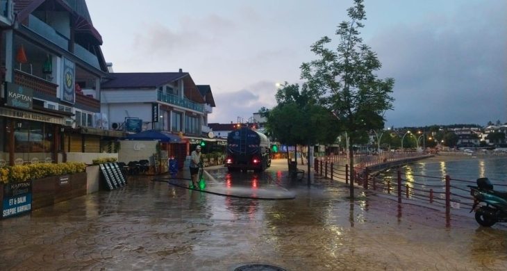 Kocaeli Büyükşehir’den dev temizlik harekâtı; Kandıra sahillerinde 992 ton çöp toplandı