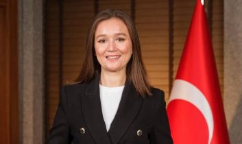 Kanser tedavisi gören Şehzadeler Belediye Başkanı Gülşah Durbay hayatını kaybetti