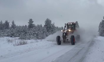 Yoğun kar ulaşımı etkiledi