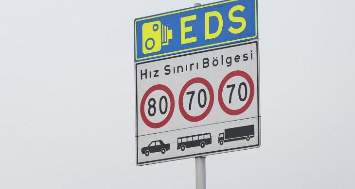 Kara yollarında 58 bin hız tabelası söküldü