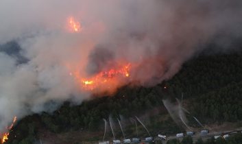 Karabük’te orman yangını 2. gününde: 4 mahalle ve 1 köy tahliye edildi