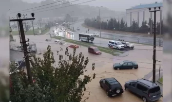 Karadeniz Ereğli’de sağanak yağış hayatı olumsuz etkiledi