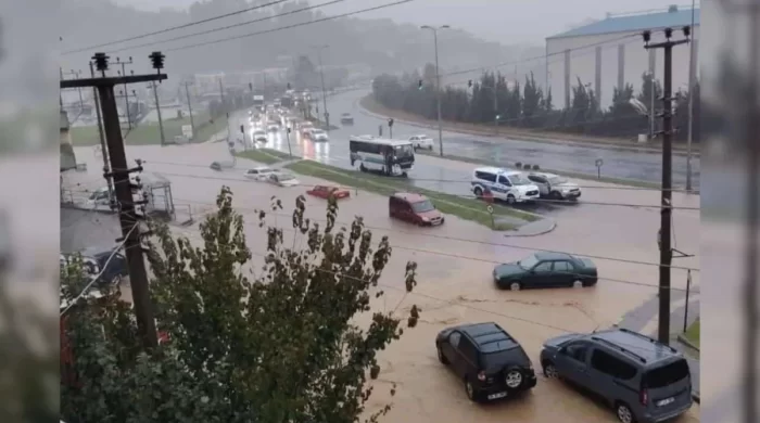 Karadeniz Ereğli’de sağanak yağış hayatı olumsuz etkiledi