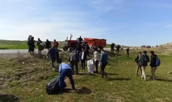 Kırıkkale Karakeçili’de 1 ton atık toplandı