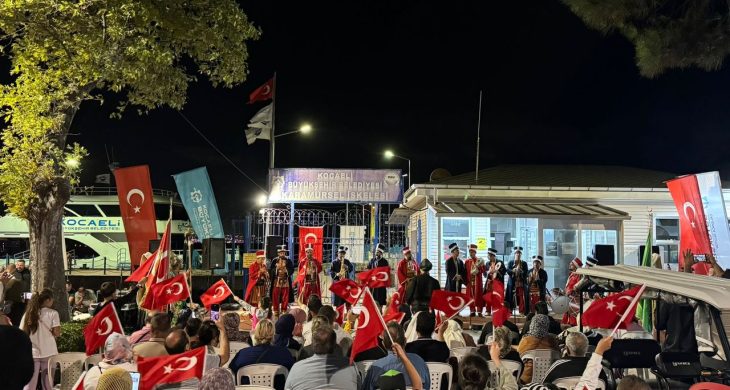 Kocaeli Büyükşehir’in Mehter ve Bando Takımı, Karamürsellileri coşturdu; 30 Ağustos’a özel konser