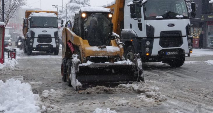 Karla mücadele seferberliği: 18 Bin personel ve 14 bin araç görev başında