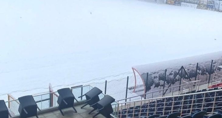 Yoğun kar maçı iptal ettirdi