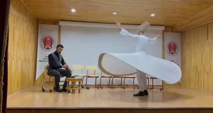 Kars Anadolu İmam Hatip Lisesi’nde Ramazan’a özel sema gösterisi