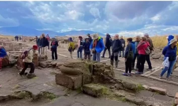 Kars Ani Örenyeri yerli ve yabancı turistlerin ilgi odağı olmayı sürdürüyor