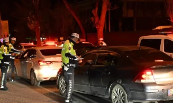 Kars Emniyeti’nden bayramda “Güvenli Trafik” seferberliği