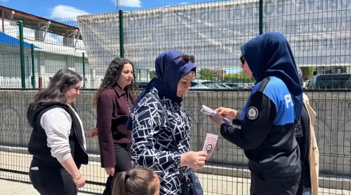 Kars Emniyeti’nden öğrencilere ve vatandaşlara güvenlik bilgilendirmesi