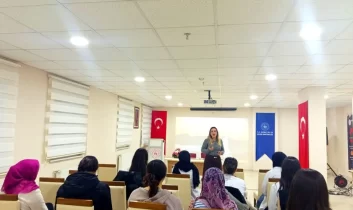 Kars Murat Çobanoğlu Yurdu’nda “Bağımlılıkla Mücadele” Konferansı Düzenlendi