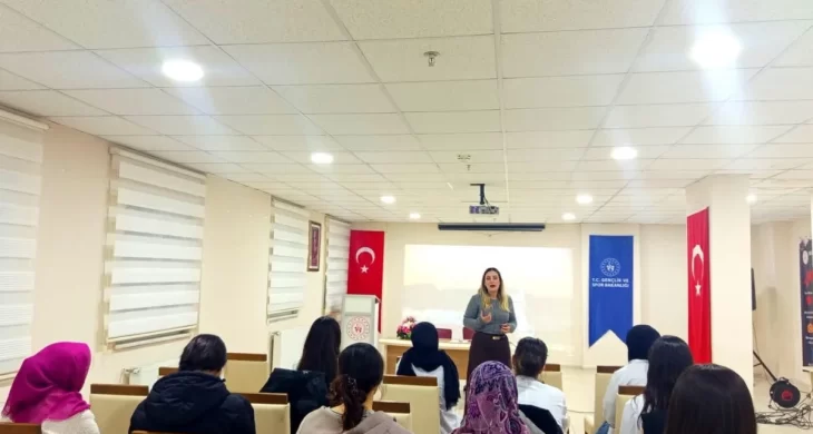 Kars Murat Çobanoğlu Yurdu’nda “Bağımlılıkla Mücadele” Konferansı Düzenlendi