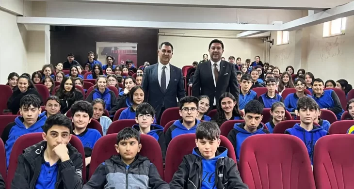 Kars TSO Başkanı Kadir Bozan, kariyer günlerinde öğrencilerle buluştu