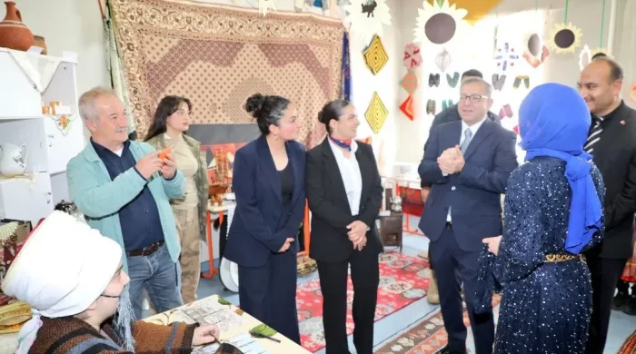 Kars Valisi Ziya Polat, “7 Bölge, Tek Ruh” sergisinin açılışını yaptı
