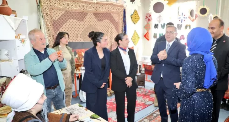 Kars Valisi Ziya Polat, “7 Bölge, Tek Ruh” sergisinin açılışını yaptı