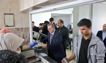 Kars Valisi Ziya Polat, eğitim camiası ve öğrencilerle buluştu