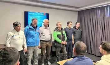 Kars Valisi Ziya Polat, kayak eğitim programlarını yerinde inceledi