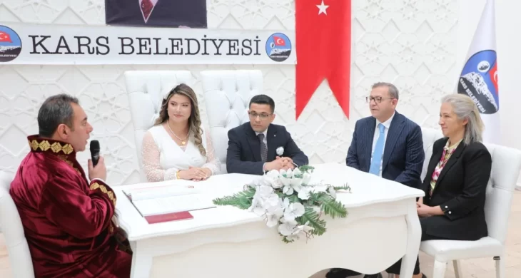 Kars Valisi Ziya Polat, makam şoförünün mutlu gününe ortak oldu