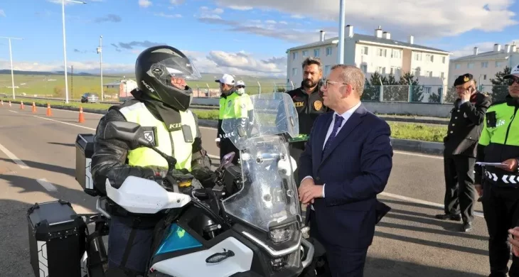 Kars Valisi Ziya Polat’tan bayram trafiğinde “Kurallara Uyun” çağrısı