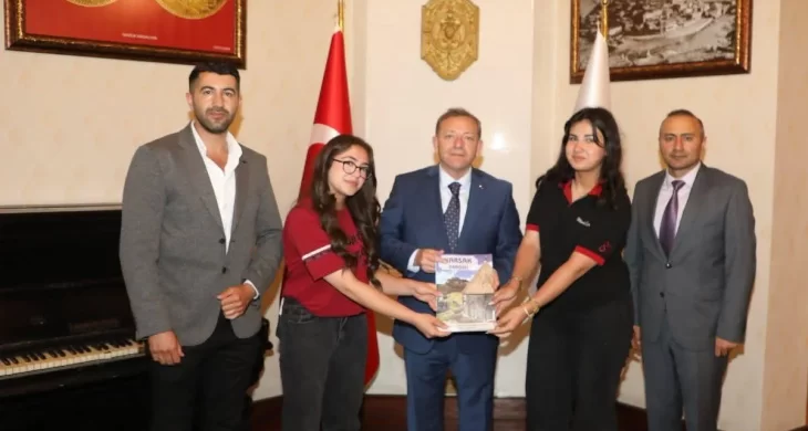 Kars Valisi Ziya Polat’tan gençlere destek: “Okul dergisi takdim edildi”