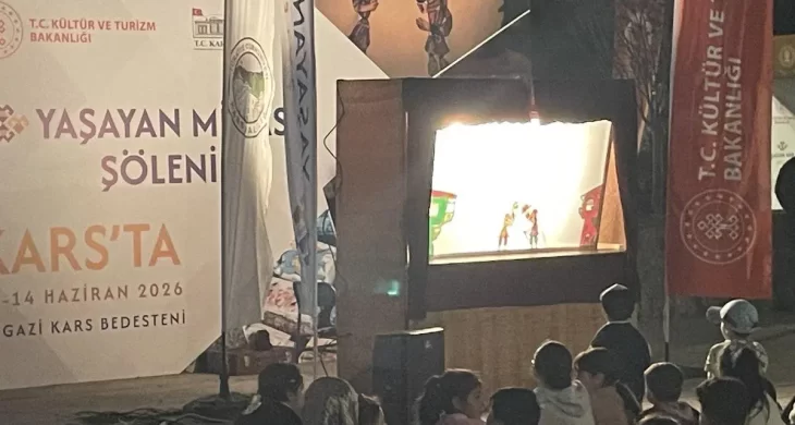 Kars Yaşayan Miras Şöleni’nde Karagöz gösterisine ilgi