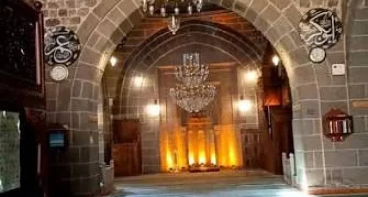 Kars’ın 329 yıllık tarihî mirası: Ali Ağa Camii geçmişten günümüze uzanıyor