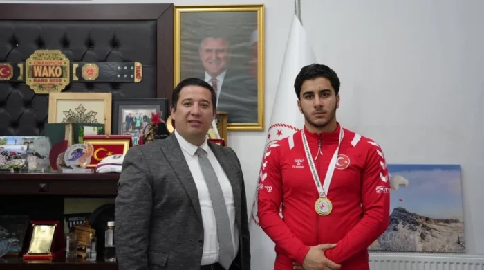 Kars’ın gururu Diyar Savcı’dan İl Müdürü Başköylü’ye ziyaret