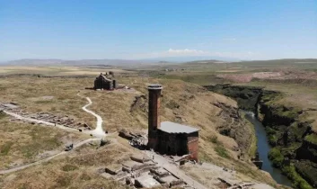 Kars’ın tarihi incisi Ani Ören Yeri’nde bayram yoğunluğu