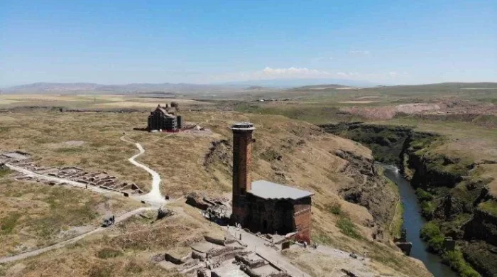 Kars’ın tarihi incisi Ani Ören Yeri’nde bayram yoğunluğu