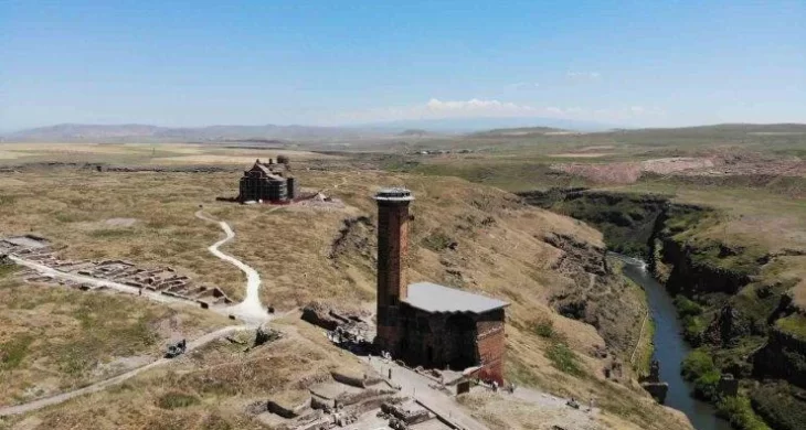 Kars’ın tarihi incisi Ani Ören Yeri’nde bayram yoğunluğu