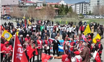 Kars’ta 1 Mayıs Emek ve Dayanışma günü kutlandı
