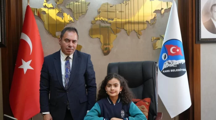 Kars’ta 23 Nisan coşkusu: Belediye Başkanlığı koltuğu çocuklara emanet edildi