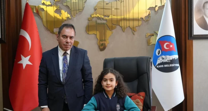 Kars’ta 23 Nisan coşkusu: Belediye Başkanlığı koltuğu çocuklara emanet edildi