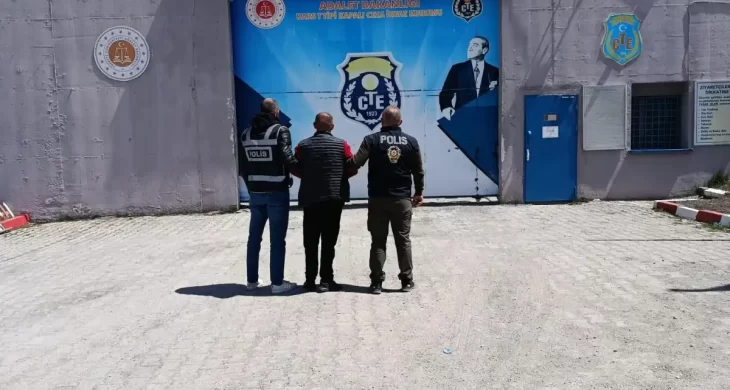 Kars’ta 27 yıl hapis cezası bulunan cezaevi firarisi yakalandı