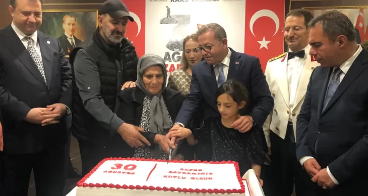 Kars’ta 30 Ağustos Zafer Bayramı kabul töreni düzenlendi