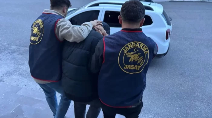 Kars’ta 51 suç kaydıyla aranan ve 42 yıl hapis cezası bulunan şahıs yakalandı