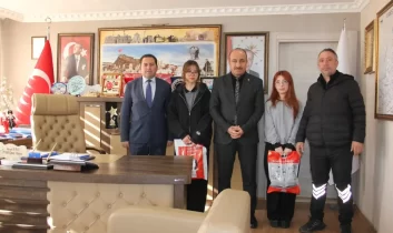 Kars’ta afiş yarışmasında dereceye giren öğrenciler ödüllendirildi