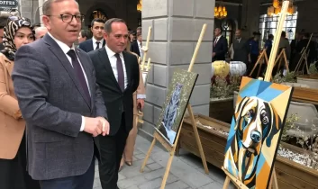 Kars’ta sergi: Demir parmaklıkların ardından sanata uzanan eller