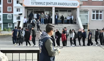 Kars’ta asayiş ekipleri okul çevrelerinde teyakkuzda