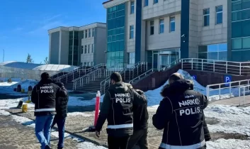 Kars’ta bir iş yerine uyuşturucu operasyonu: 3 şahıs tutuklandı