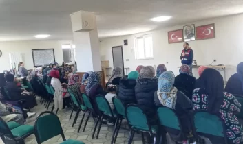 Kars’ta “En İyi Narkotik Polisi: Anne” Projesi kapsamında eğitim seferberliği