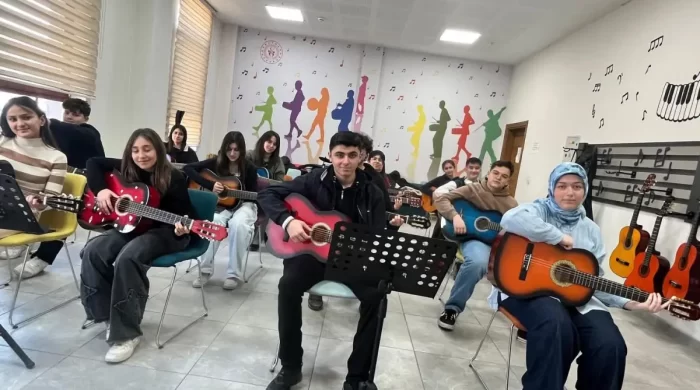 Kars’ta gitar kurslarına ilgi