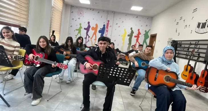 Kars’ta gitar kurslarına ilgi