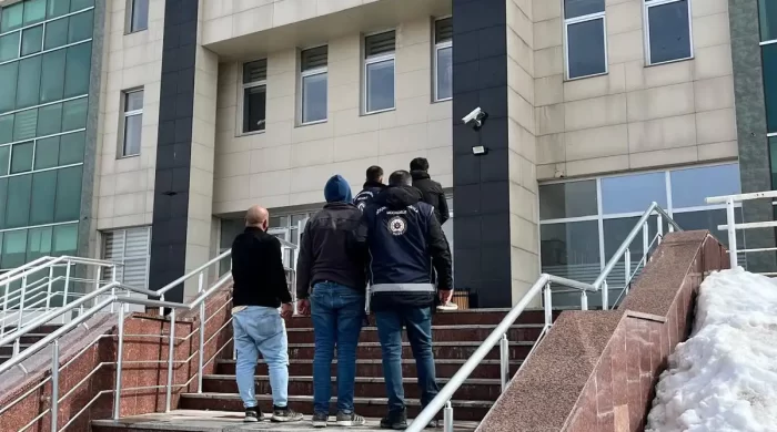 Kars’ta göçmen kaçakçılığı operasyonu