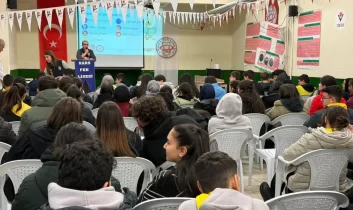 Kars’ta güvenli ve bilinçli internet kullanımı anlatıldı